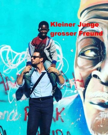 Kleiner Junge, großer Freund